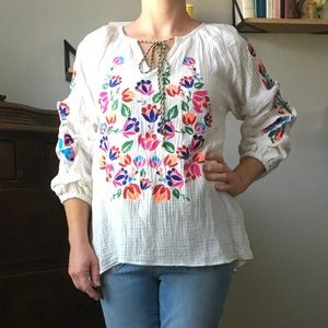 See And Be Seen, size S, white floral embroidered top